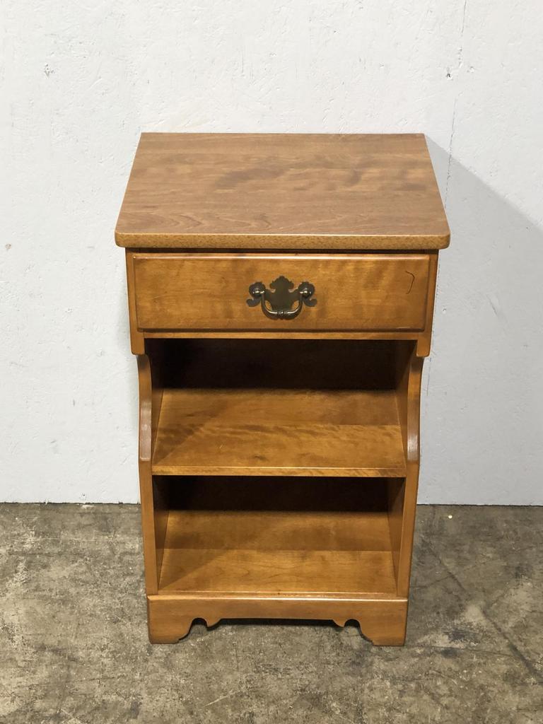 Auction Ohio Ethan Allen Night Stand Table