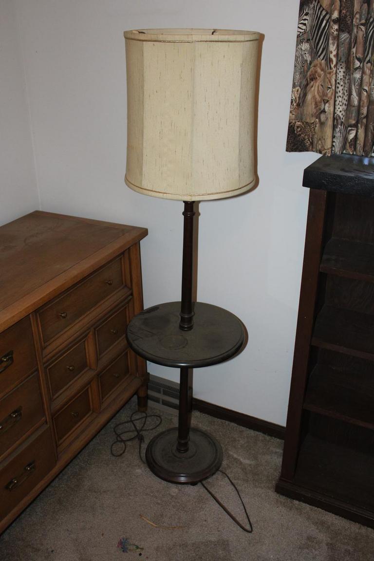 Auction Ohio Pedestal lamp