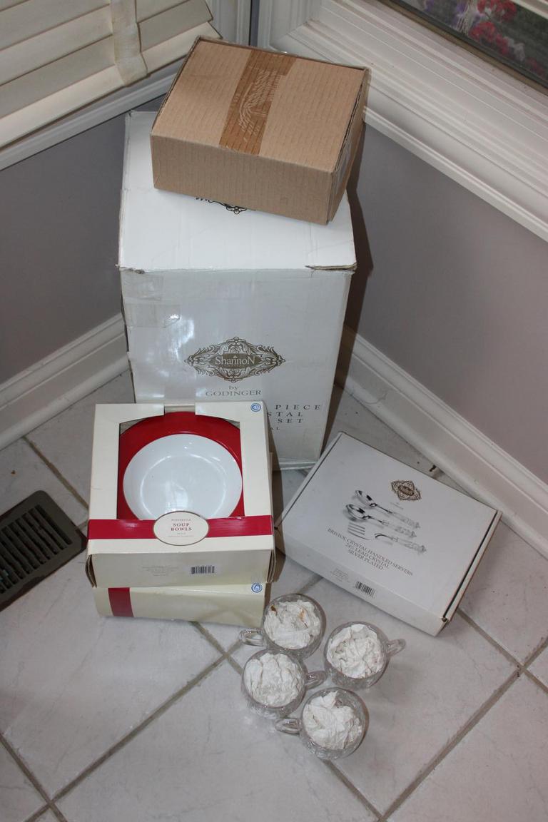 Auction Ohio Crystal, China & More