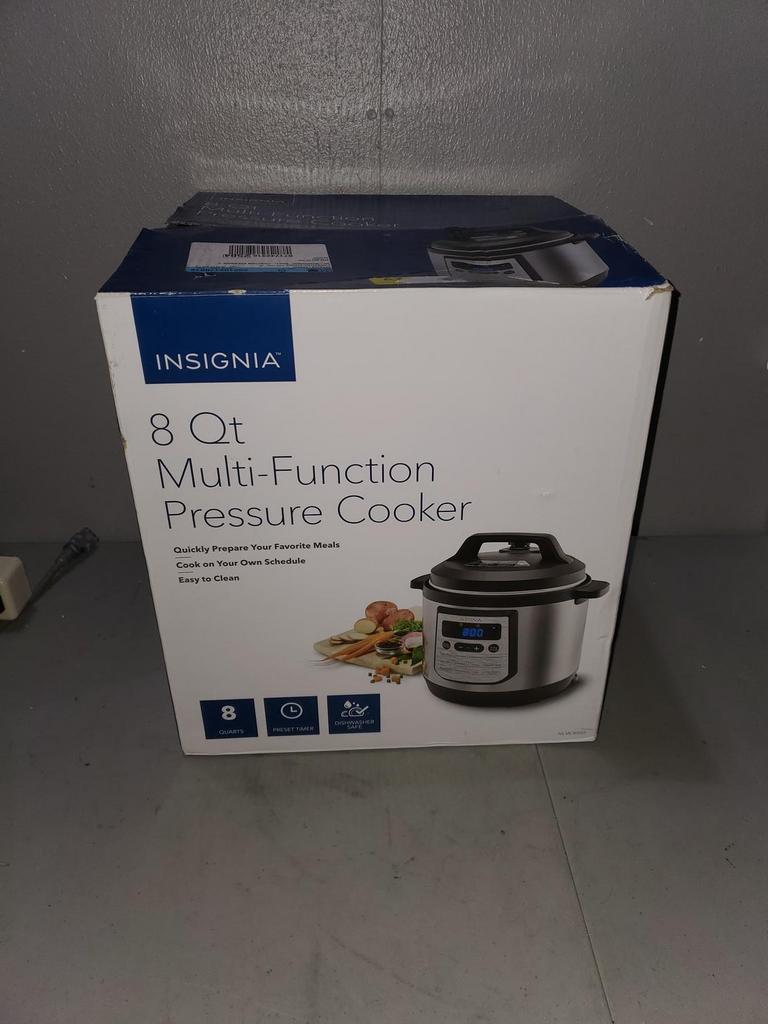 Auction Ohio Insignia 8 Qt Pressure Cooker