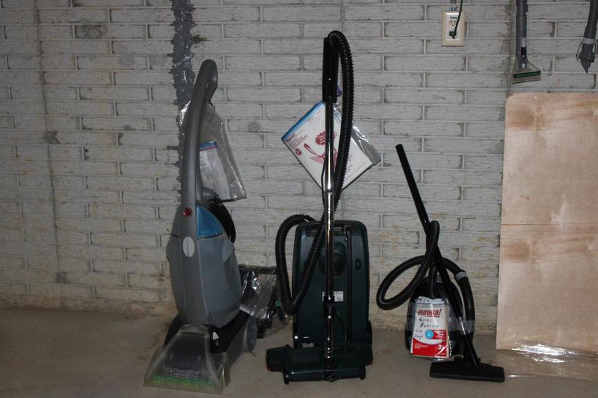 Auction Ohio Vacuums & Carpet Cleaner