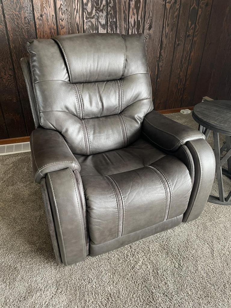 Auction Ohio Ashley Power Recliner