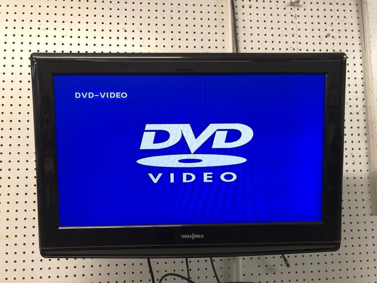Auction Ohio Insignia TV & DVD Player