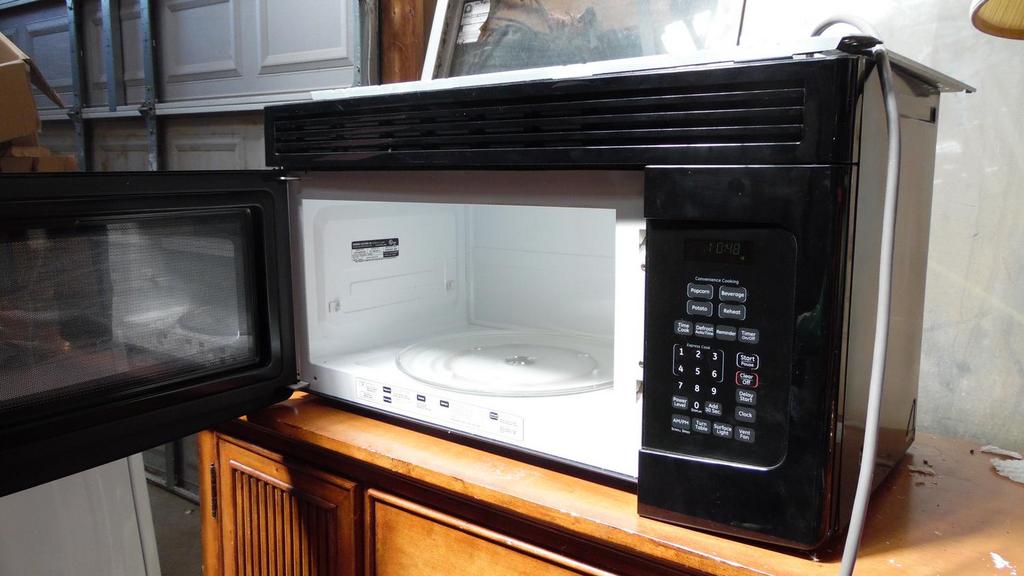 Auction Ohio GE Under Microwave