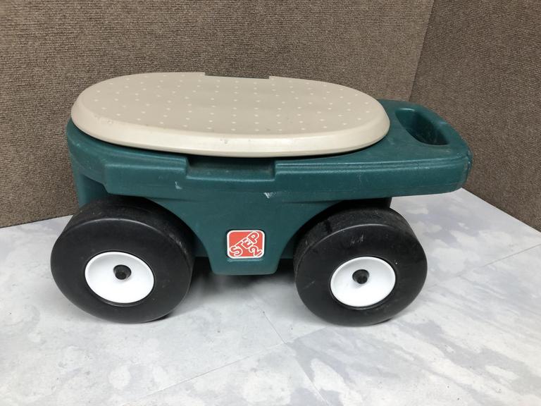 Auction Ohio Step 2 Garden Cart