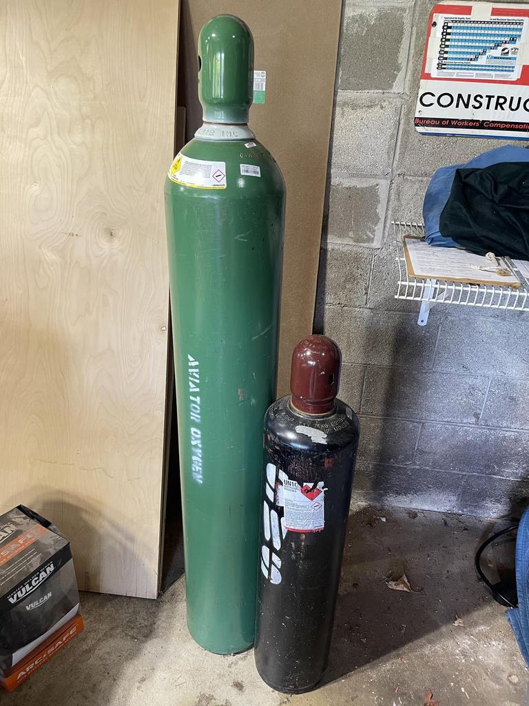 Auction Ohio Oxygen & Acetylene Tanks