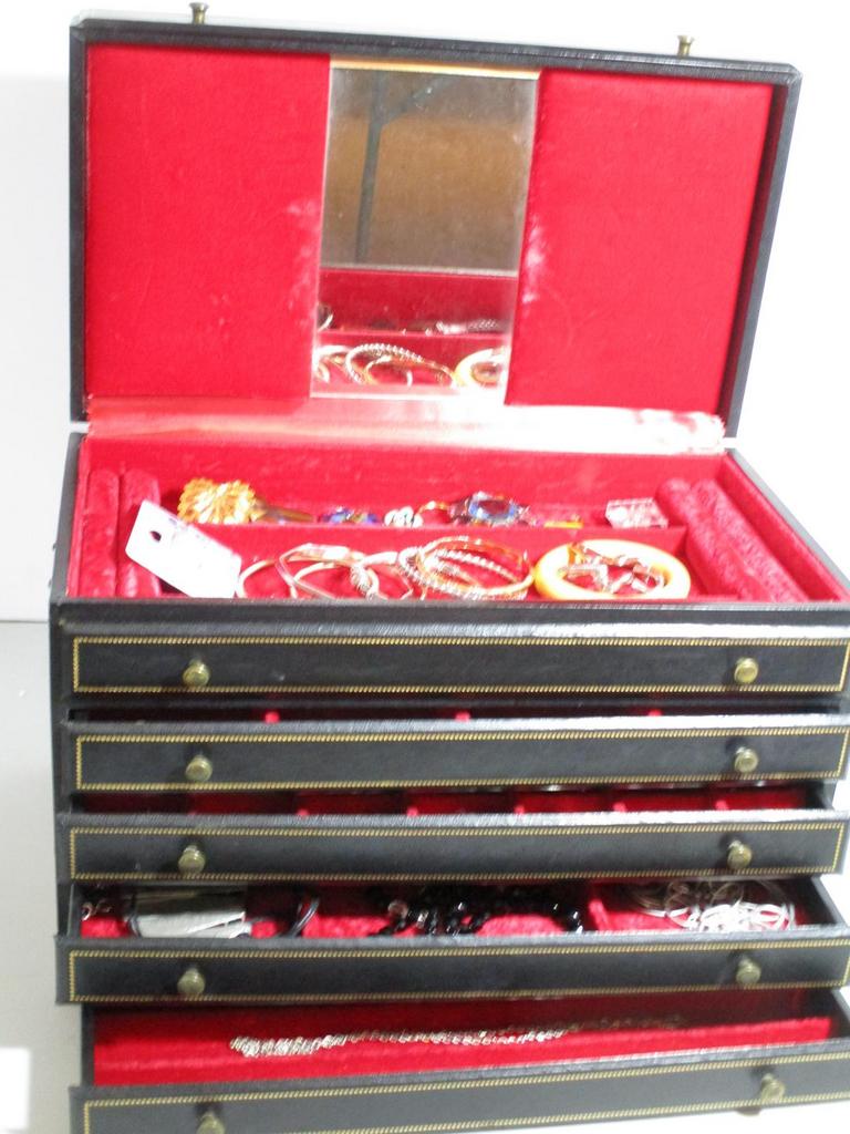 Auction Ohio Vintage Jewelry Box & Jewelry