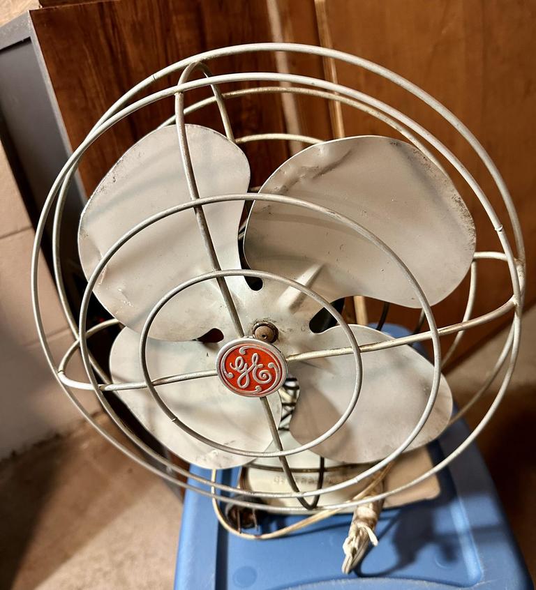 Auction Ohio Vintage GE Fan