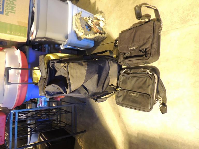 Auction Ohio Duffel Bag & Camera Cases