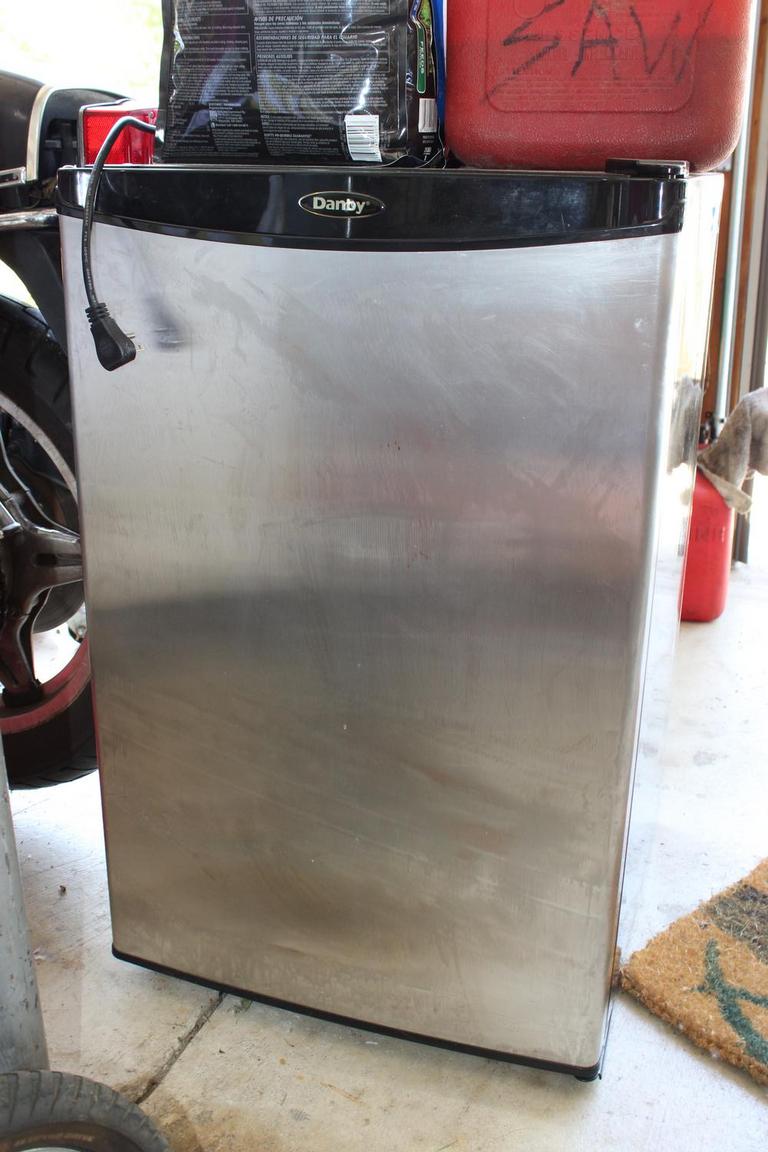 Auction Ohio Danby Mini Fridge