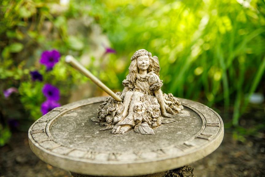 Auction Ohio Outdoor Garden Sundial