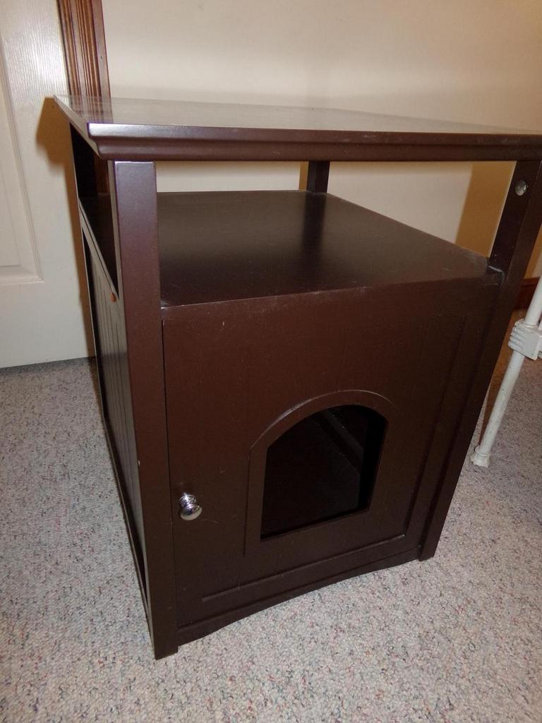 Auction Ohio litter box table & toy box
