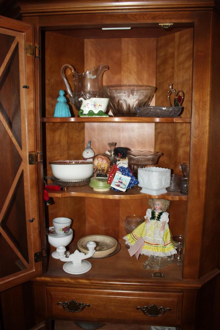 Auction Ohio Glassware, China & Dolls