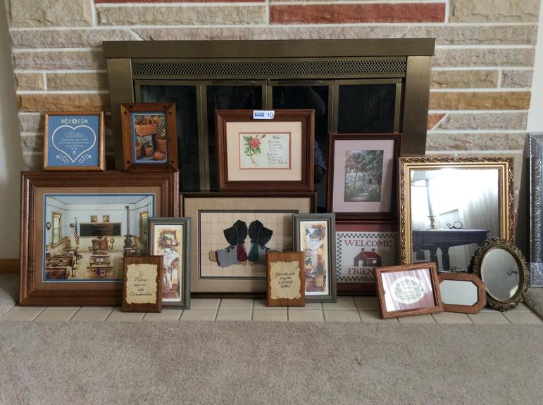 Auction Ohio Wall decor job lot