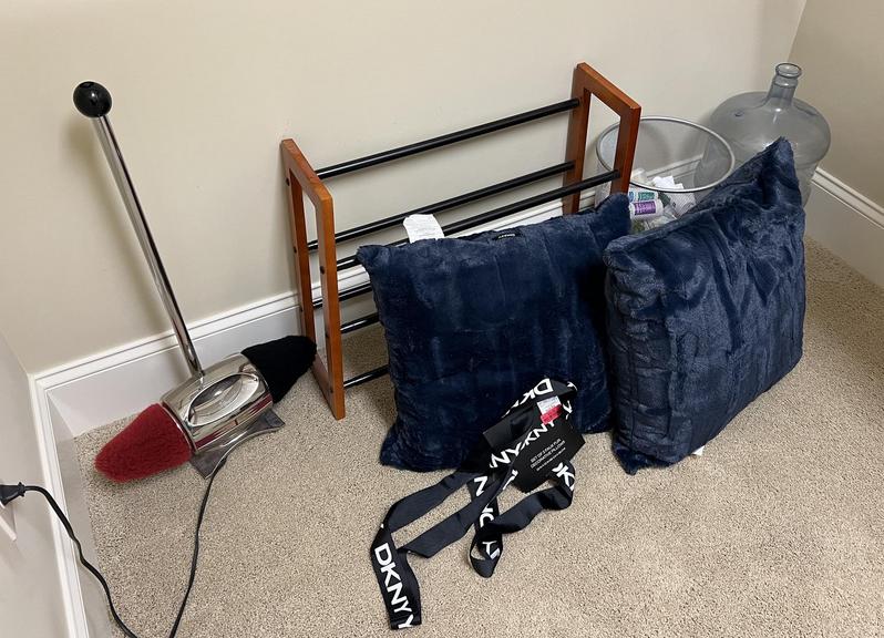 Auction Ohio Closet Items