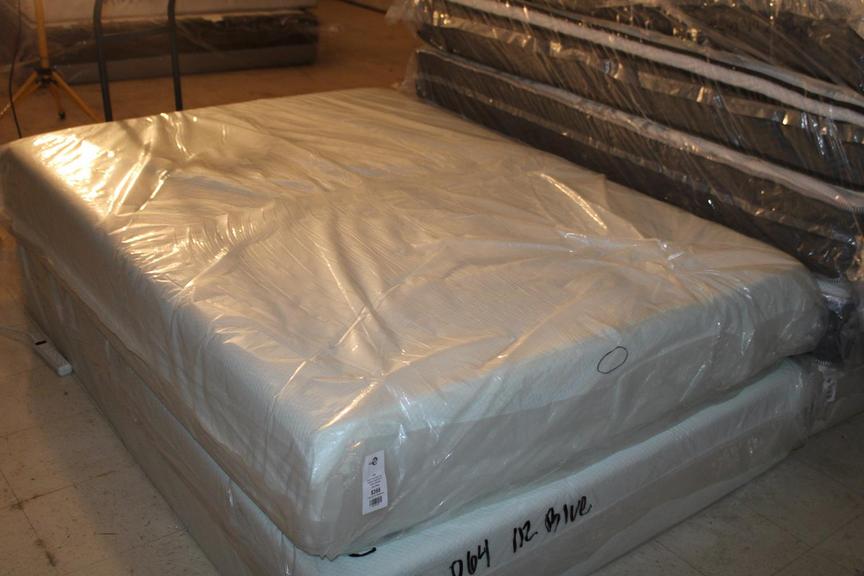 Auction Ohio Zinus Queen Mattress