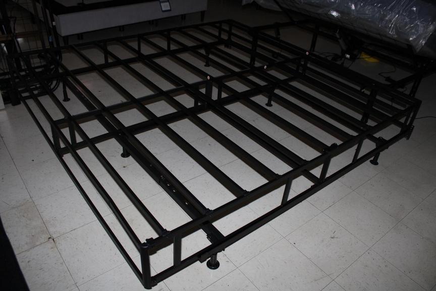 Auction Ohio King Platform Metal Bed Base