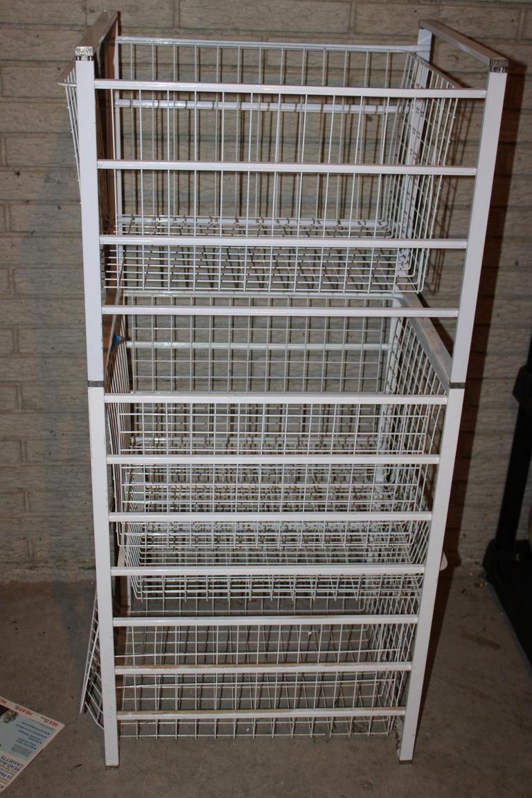 Auction Ohio White Wire Rack