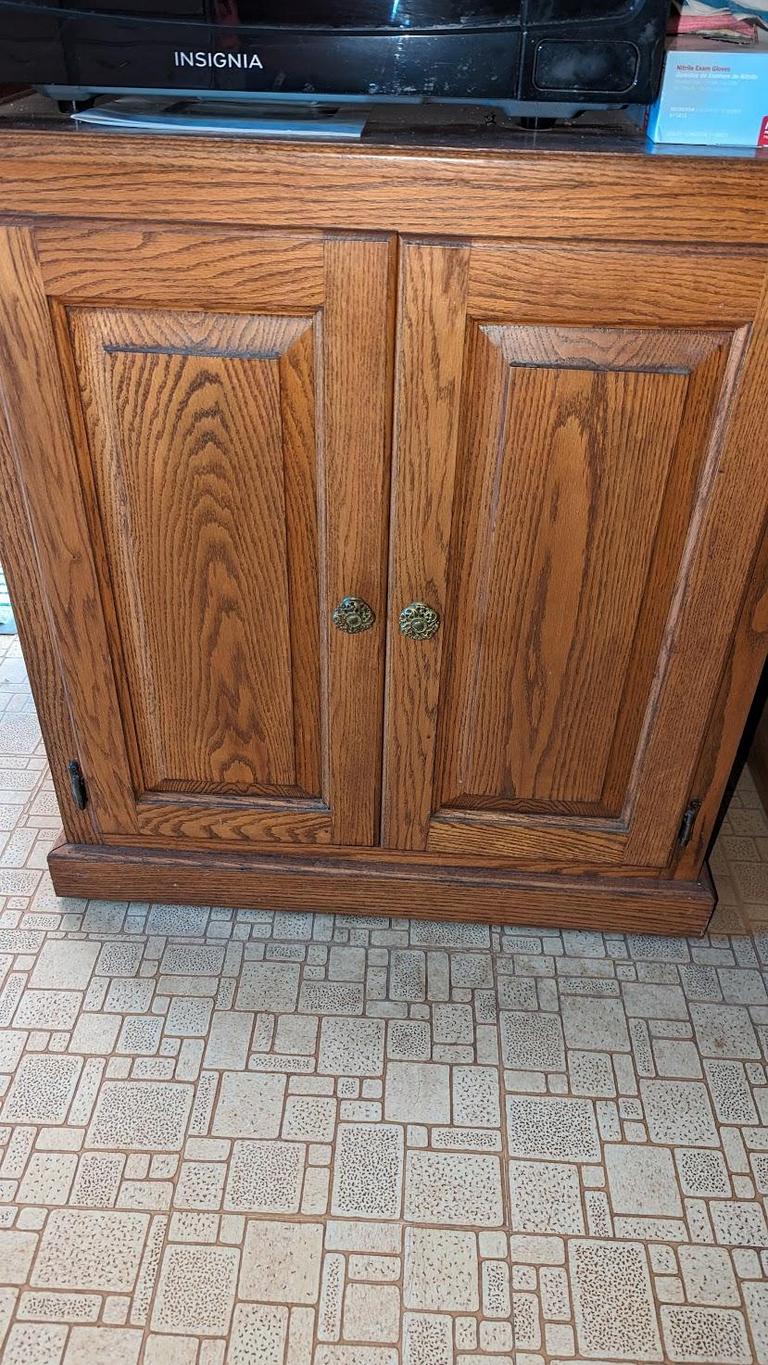 Auction Ohio Oak microwave stand