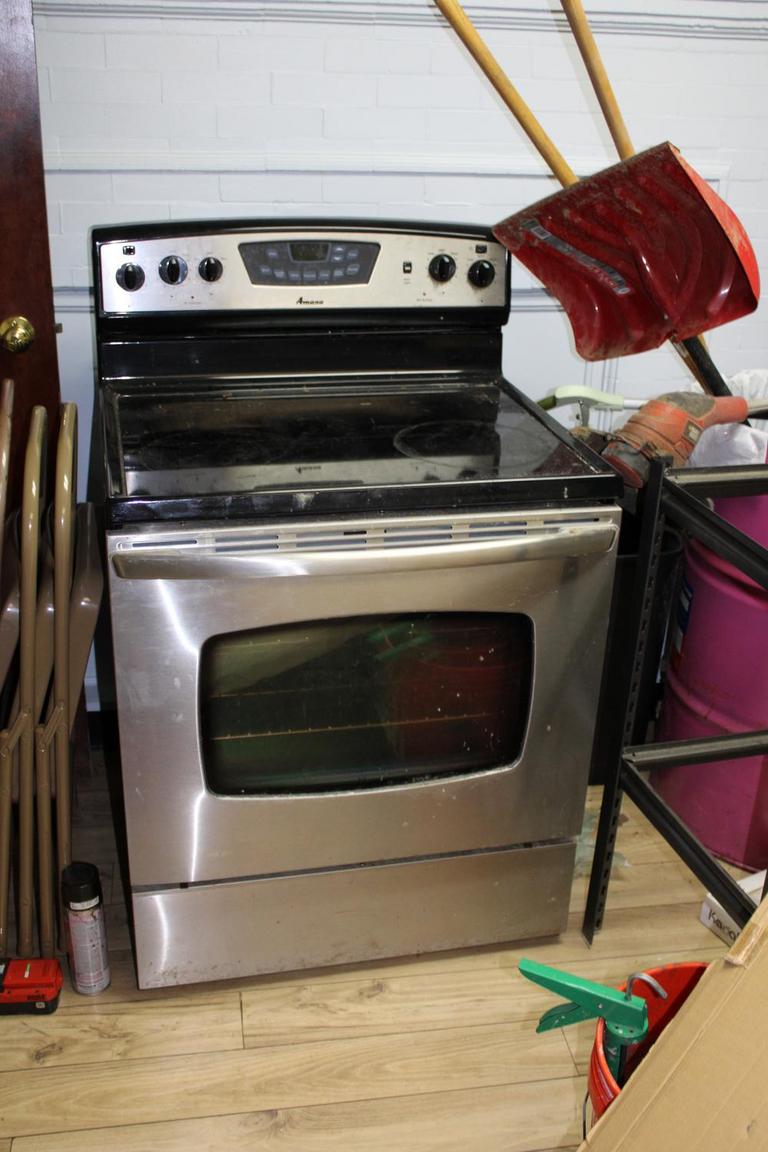 Auction Ohio Amana Electric Oven/Range