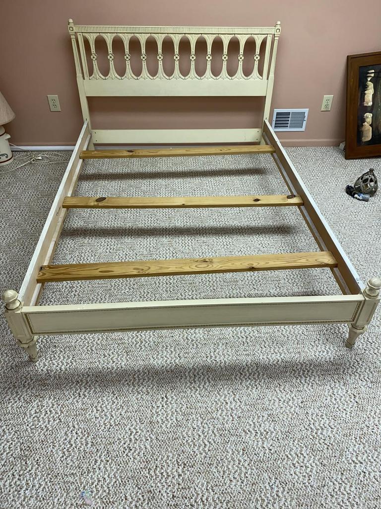 Auction Ohio Vintage Bed Frame