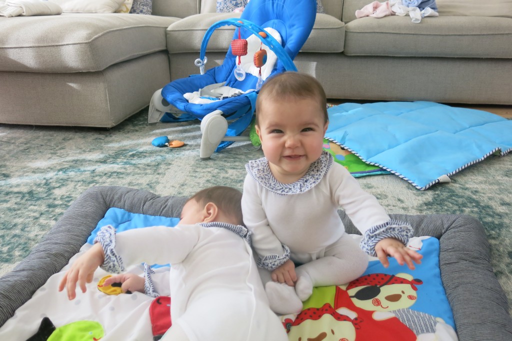 Parabéns às princesas 7 meses! Aos Pares