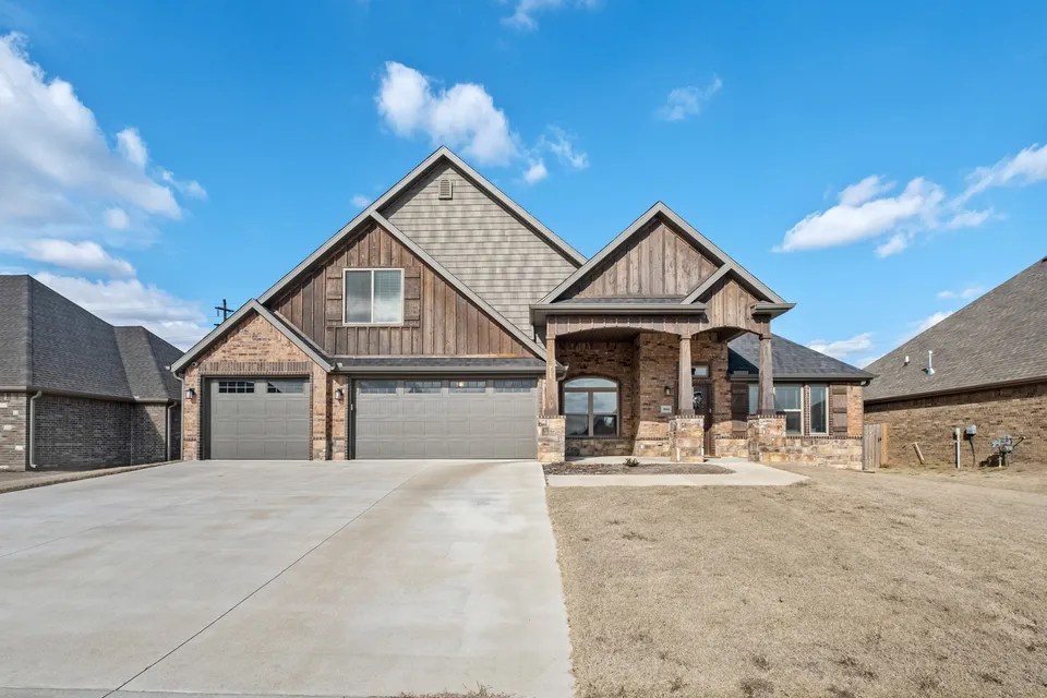 1066 Ruscello Ave, Tontitown, AR 72762