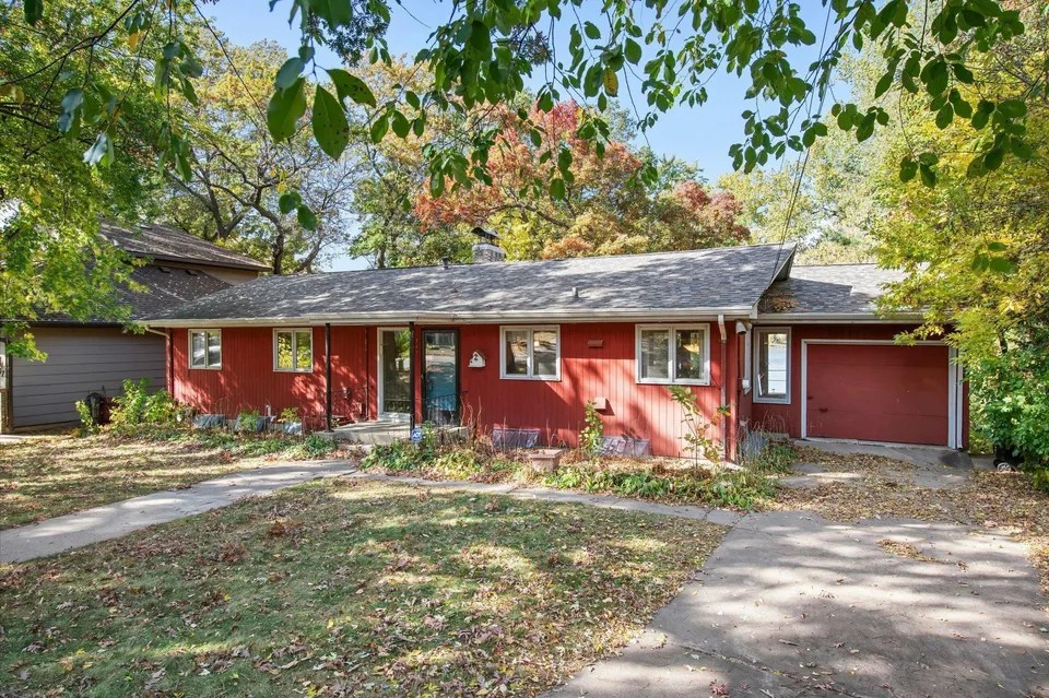 747 Heinel Dr, Roseville, MN 55113 675,000