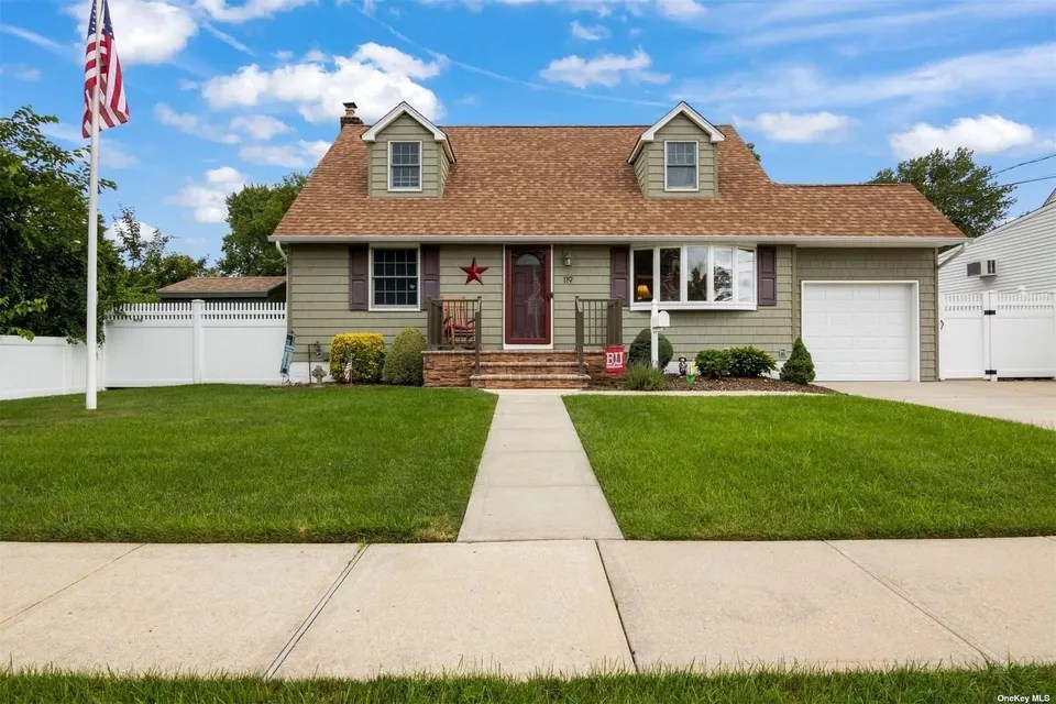 119 Radcliffe Ave, Farmingdale, NY 11735