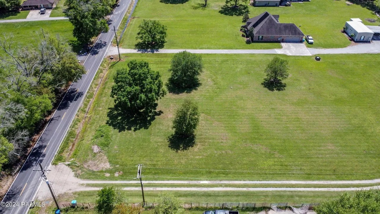 1726 Duchamp Rd, Broussard, LA 70518