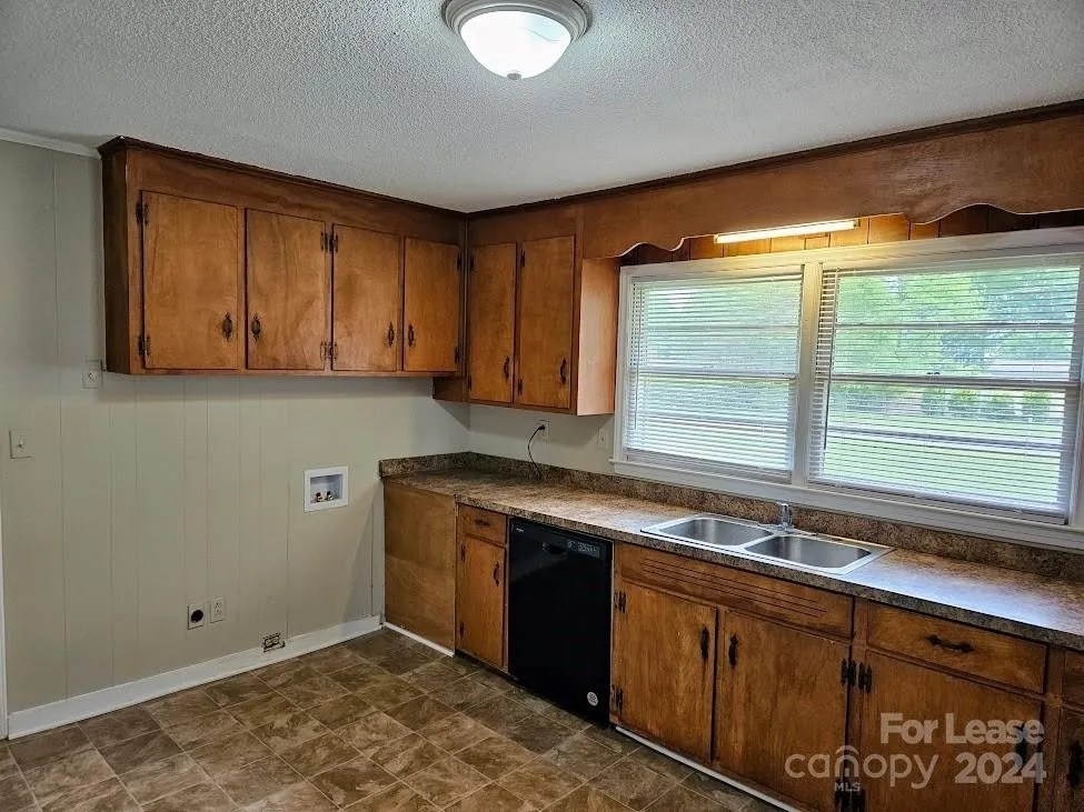 1221 Auten Rd, Charlotte, NC 28216