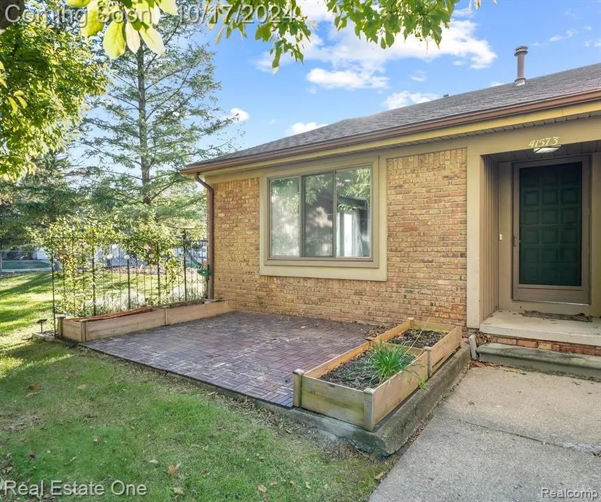 41573 Bedford Dr, Canton, MI 48187 215,000