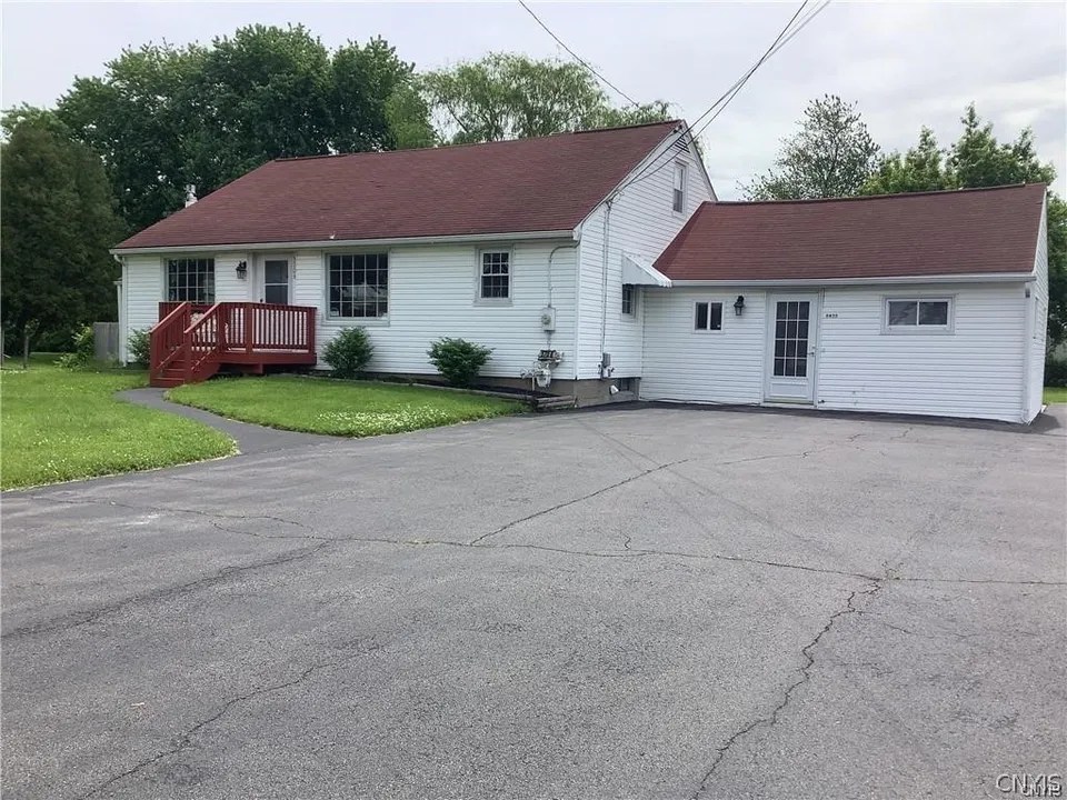 5708 S Bay Rd, Cicero, NY 13039