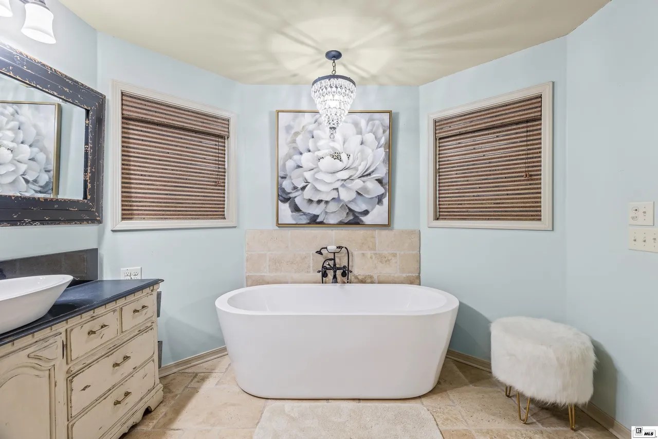 119 Kingsfield Loop Rd, Sterlington, LA 71280