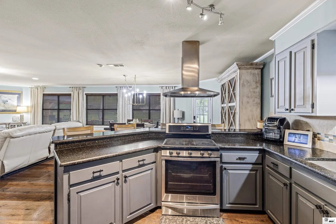 119 Kingsfield Loop Rd, Sterlington, LA 71280