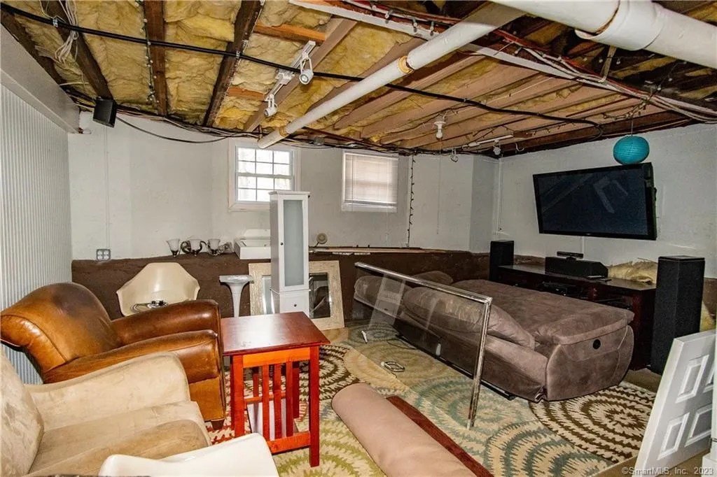 51 Mott Ave, New London, CT 06320 Home for Rent