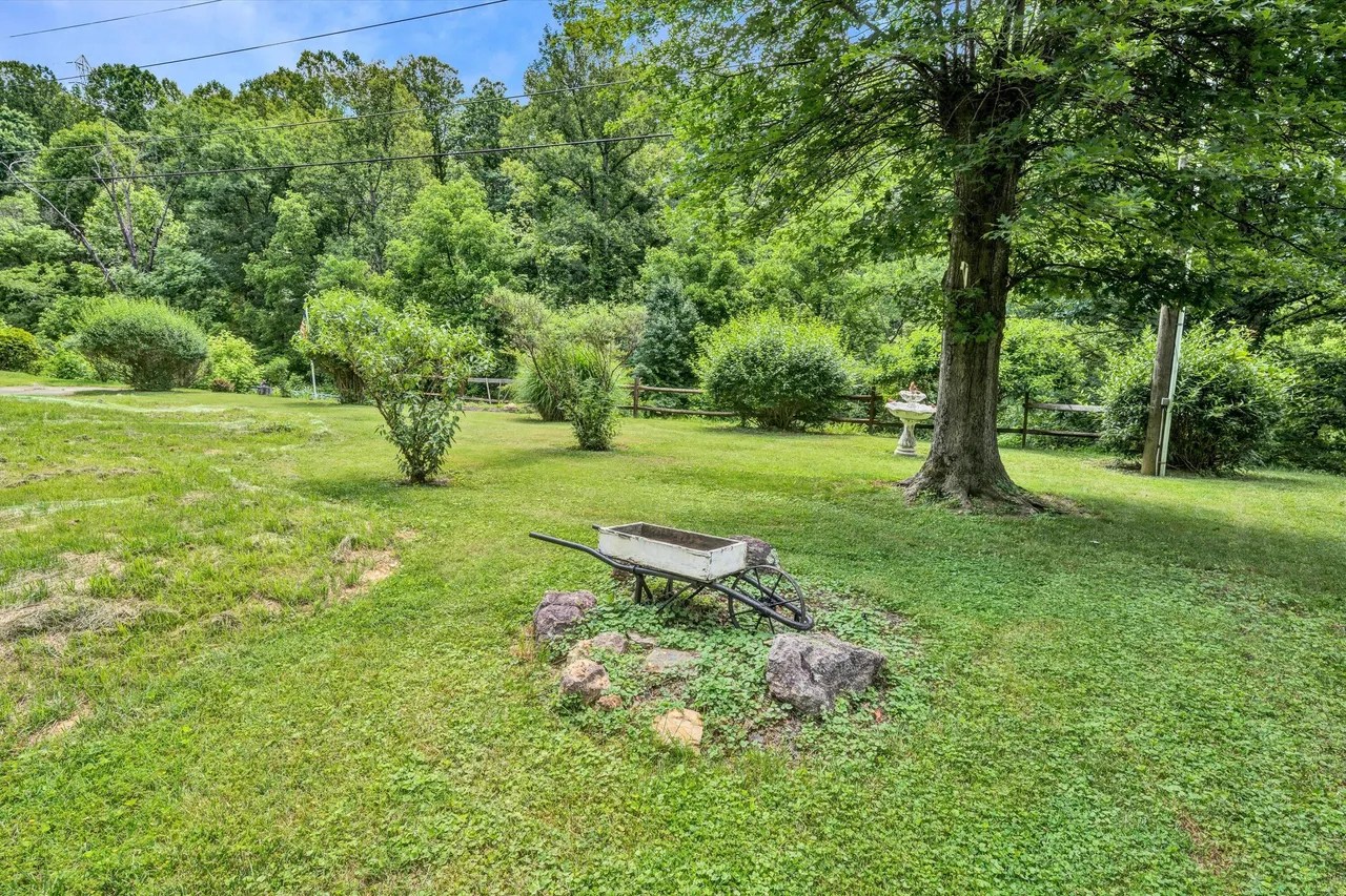 For Sale 5327 Yellow Mountain Rd, Roanoke, VA 24014