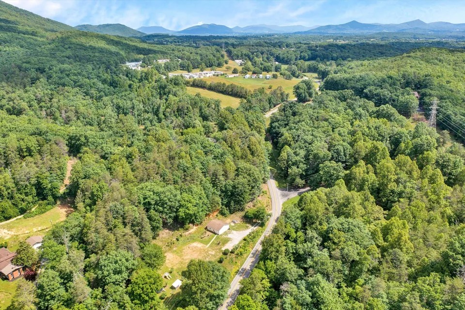 For Sale 5327 Yellow Mountain Rd, Roanoke, VA 24014