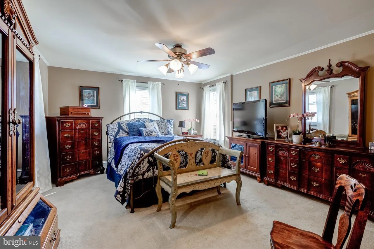 117 N Main St, Trumbauersville, PA 18970 525,000