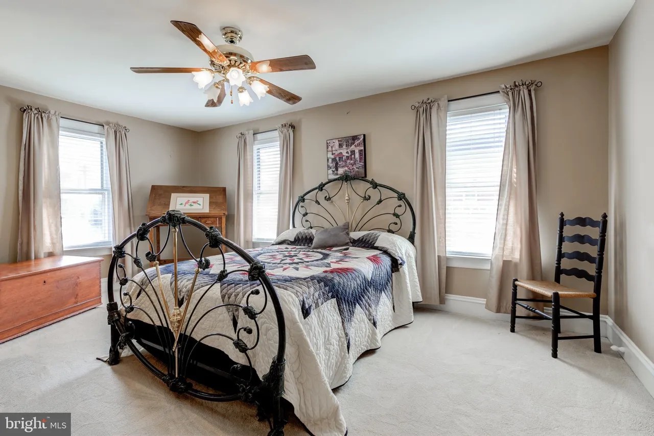 117 N Main St, Trumbauersville, PA 18970 525,000