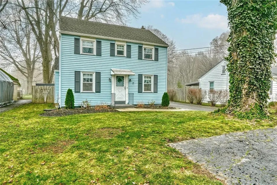 31 Fenton Rd, Rochester, NY 14624