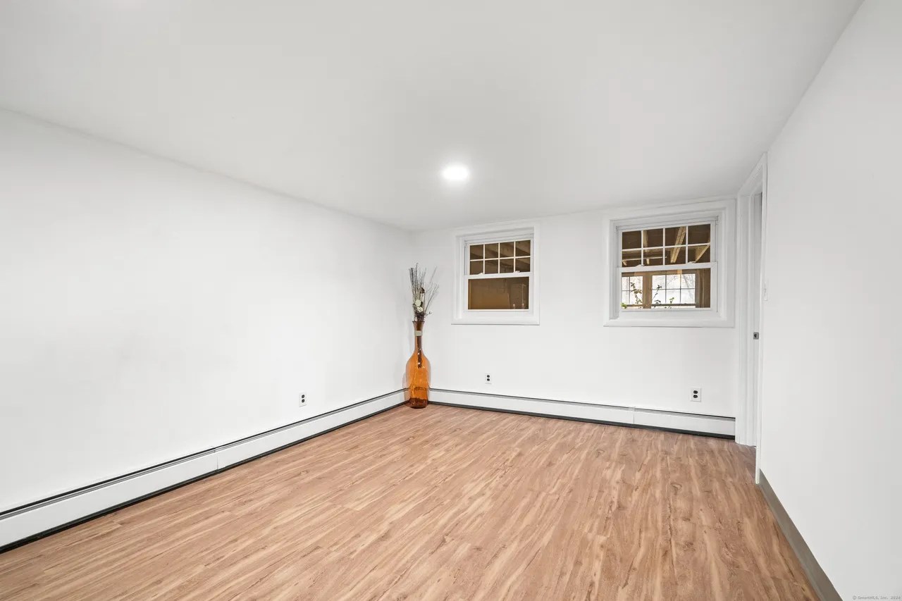 56 Pleasant View Rd, Thomaston, CT 06787