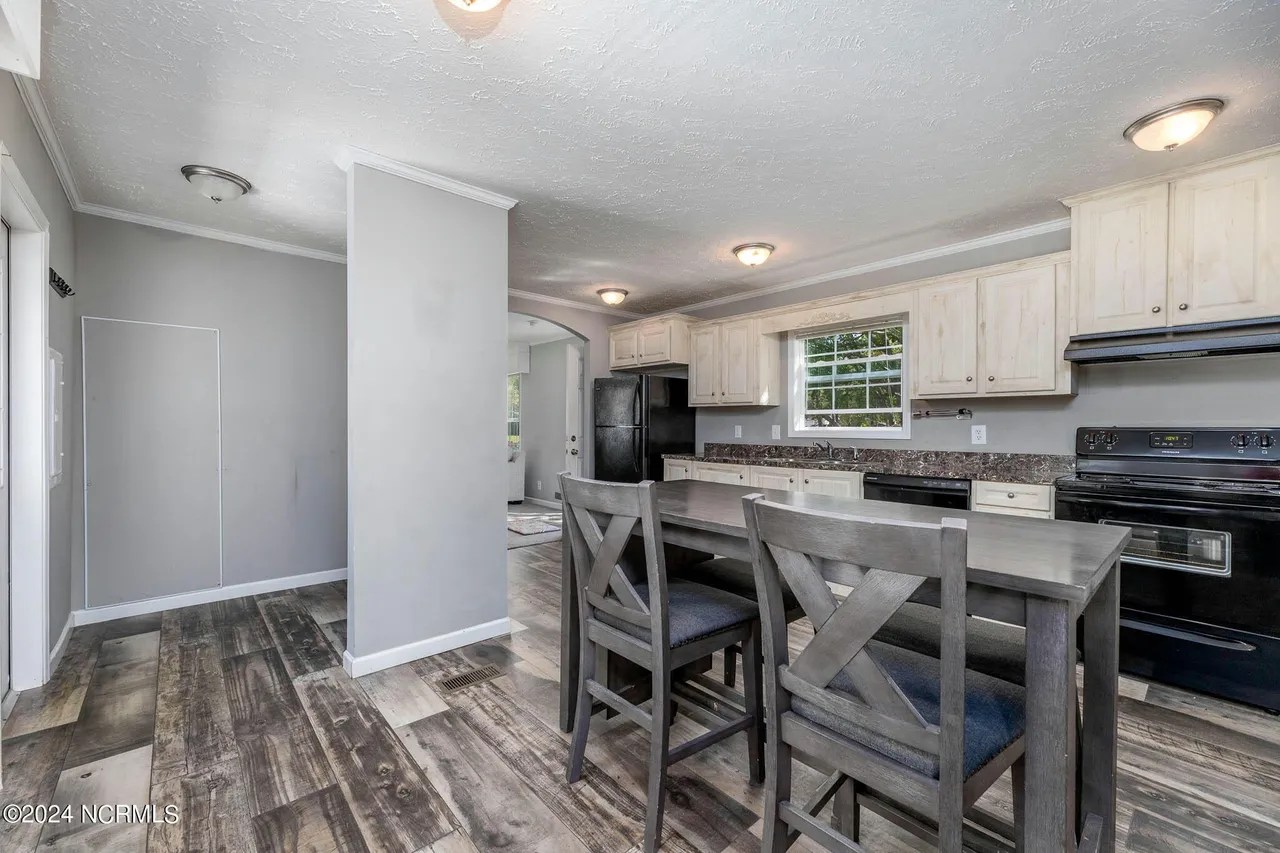 705 Lake Rd, Newport, NC 28570