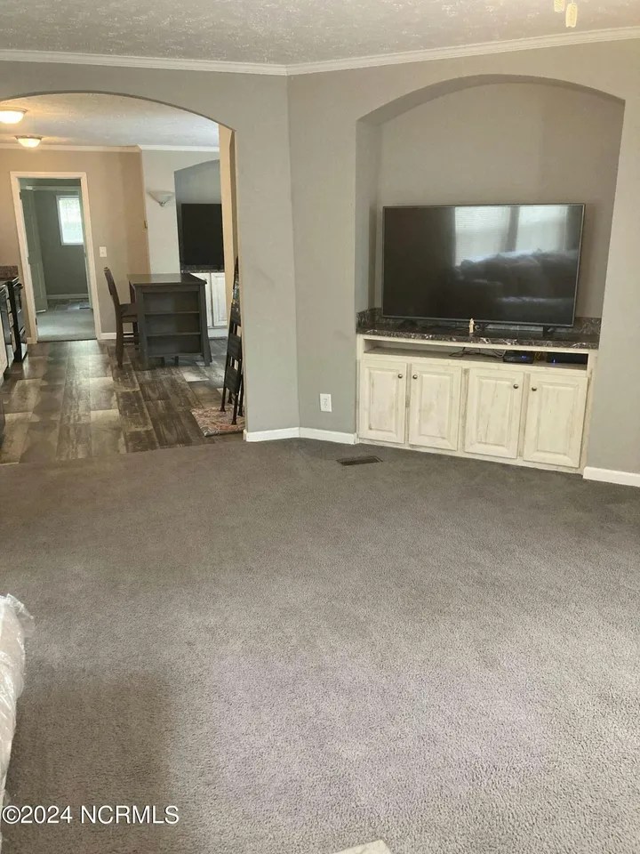 705 Lake Rd, Newport, NC 28570