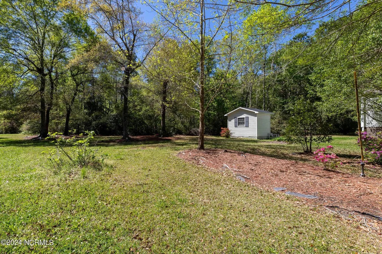 705 Lake Rd, Newport, NC 28570