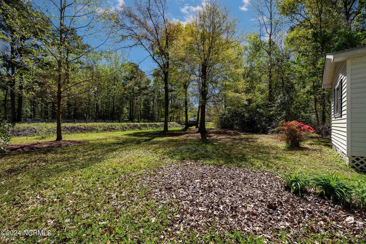 705 Lake Rd, Newport, NC 28570