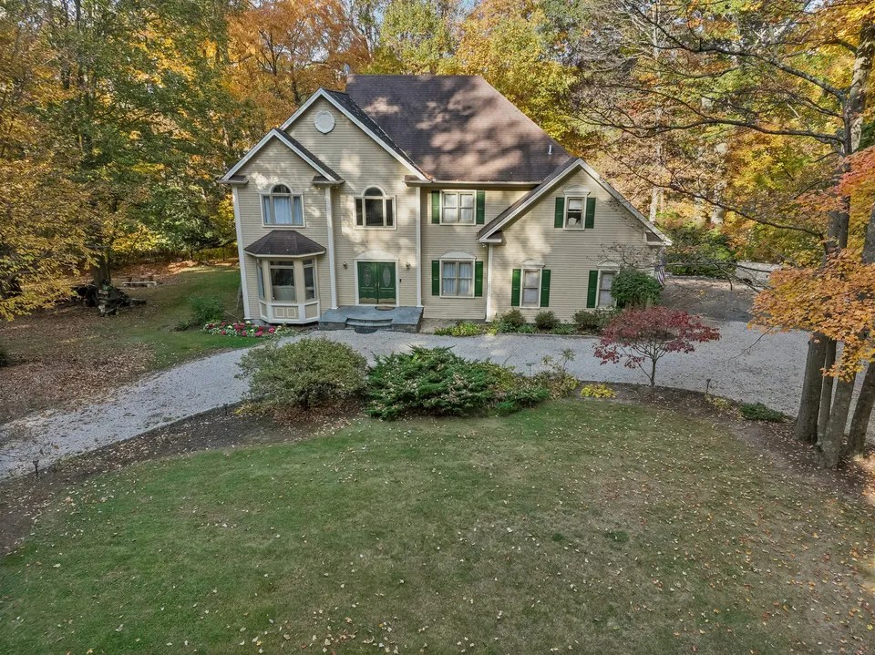 979 New Norwalk Rd, New Canaan, CT 06840 1,500,000