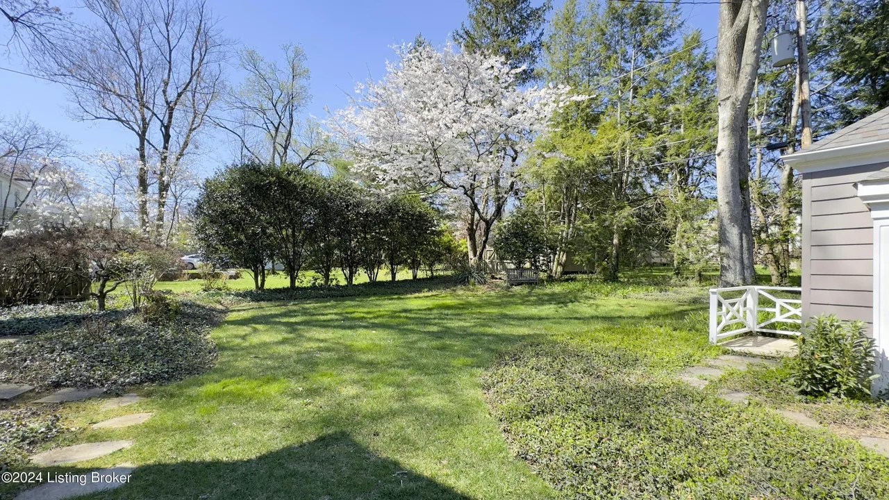 4021 Napanee Rd, Louisville, KY 40207