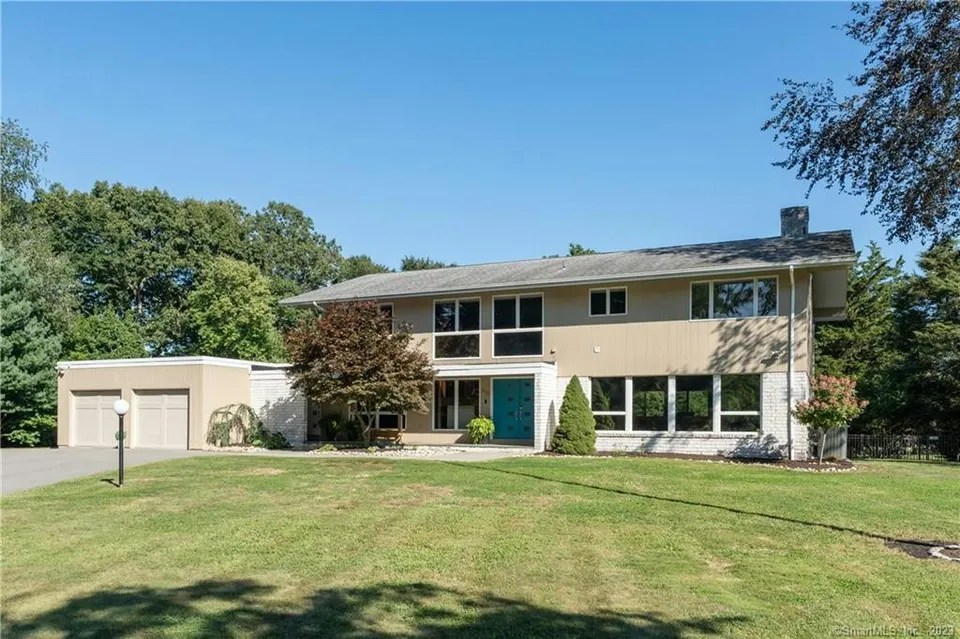 208 Great Neck Rd, Waterford, CT 06385