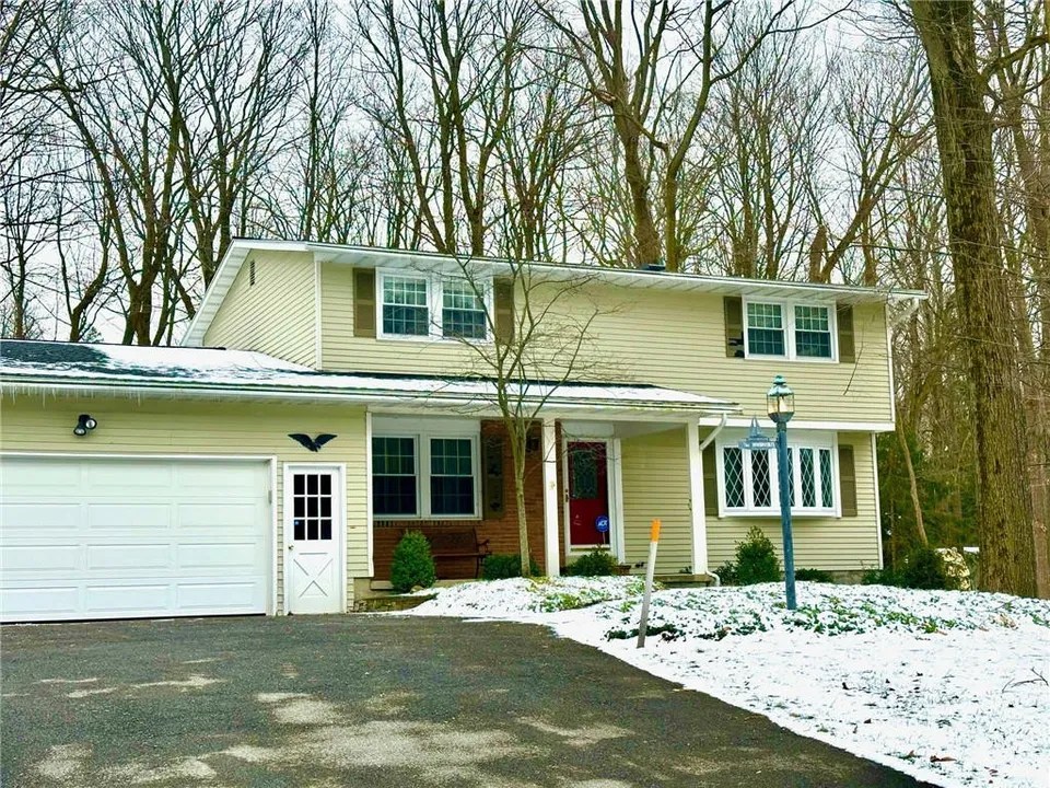 126 Munro Dr, Camillus, NY 13031